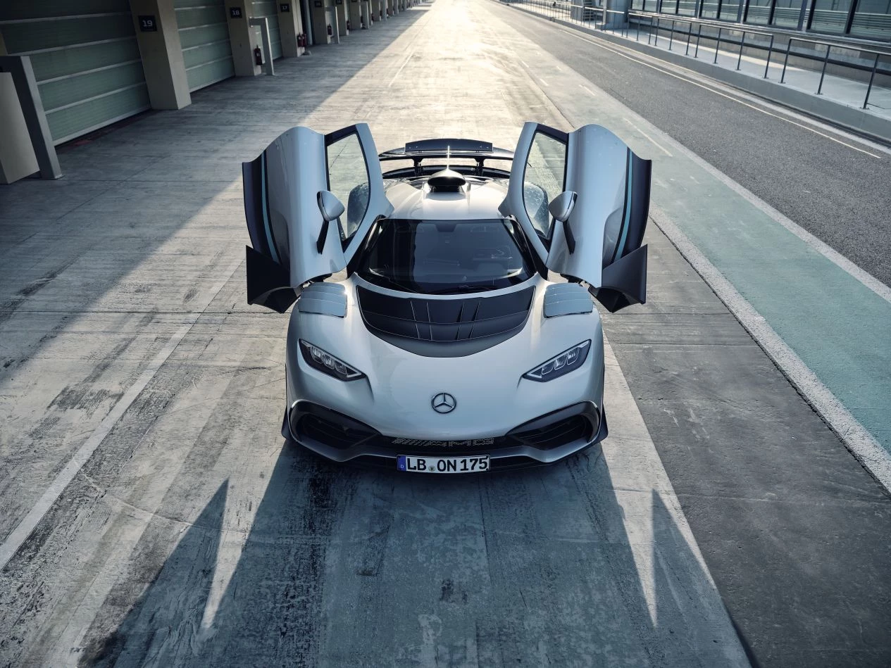 mercedes-saw-this-coming-rare-amg-one-burned-in-germany-only-273-are-left-in-the-world_22.jpg